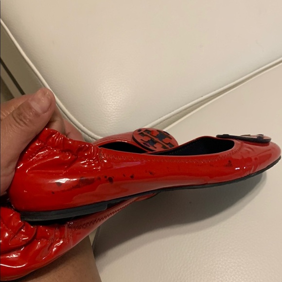 Tory Burch Red Leather Flats with Logo Medallion - Picture 4 of 5
